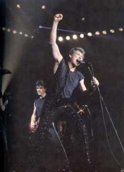 pour chanter Dieu et puis l'amour...