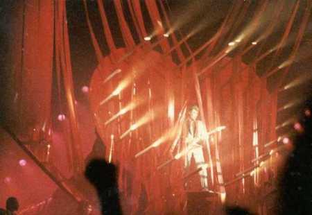 y a un trait de laser qui a tatou� ma Fender...