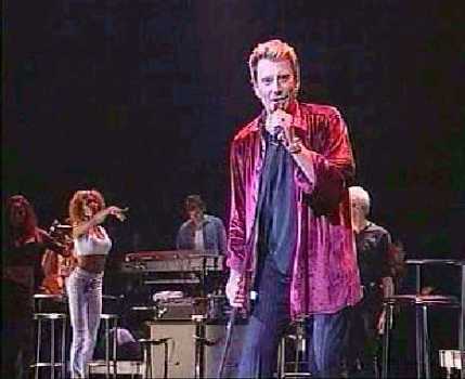 ne la regarde pas avec des yeux comme �a...